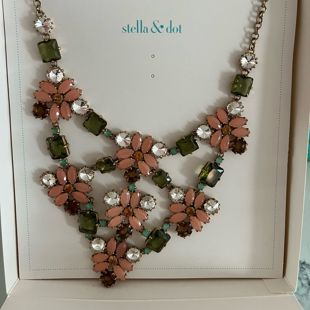 Stella & Dot Flourette Necklace